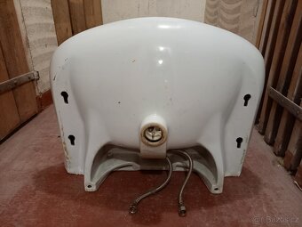 Umyvadlo s baterií - 2