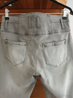 Dámské džíny 36-38 - 2