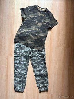 Maskáče + triko vel. 140/146 - 2