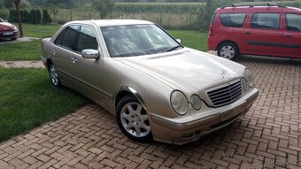 Mercedes E320 CDI Lorinser Elegance / r.2000 / Ř6 válec - 2