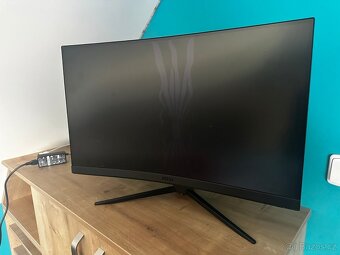 MSI G27CQ4 E2 – 27″ herní zakřivený monitor (rozbitý display - 2