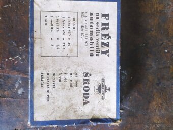 Skoda- veteran, sada frez na ventily - 2