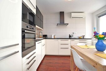 Pěkný byt 3+kk, 62m2, 3,patro, terasa, garáž - 2