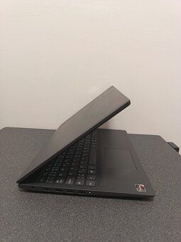 Lenovo V15-ADA - 2