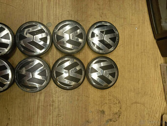 12 X STŘEDOVÉ POKLIČKY ORIGINÁL VW - 2