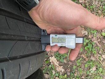 Dvě letní pneu 195/60/15 Michelin. - 2