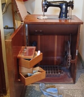 Šicí stroj Minerva - 2