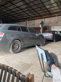 Avensis - 2