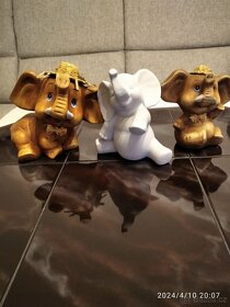 Sbírka keramických slonů. - 2