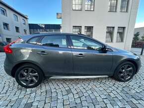 VOLVO V40 2.0D3 110KW 5Válec CROSS COUNTRY-AUTOMAT-NAVI-PDC - 2