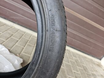 255/40 R17 run flat - 2