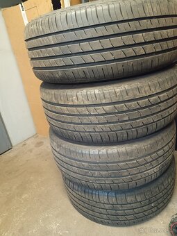 Nexen 235/45R19 - 2
