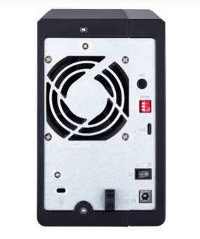 QNAP TR-002 - TOP v záruce + 2 x 4TB WD - 2