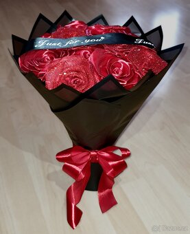Ručně vyráběná kytice růží - 2