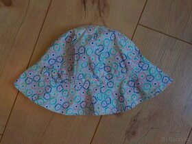 2x kobouček zn. Dráče, Petit Bateau, 3x čepička, 1x čelenka - 2