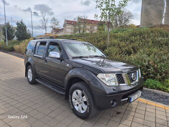 Nissan padfinder manual       2.5 nafta  4x4 - 2