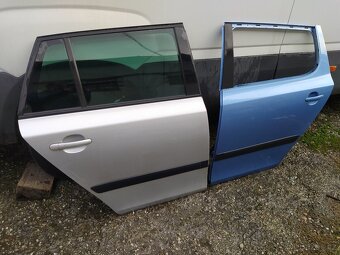 Kapota Škoda Fabia 2 - Roomster předfacelift , dveře - 2