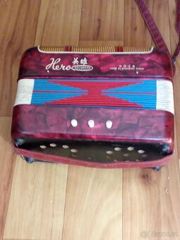 DĚTSKÁ TAHACÍ RETRO HARMONIKA (AKORDEON) - 2