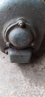 HISTORICKÝ KARTÁČOVÝ MOTOR SIEMENS - 2