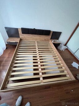 Manželská postel s nočními stolky a matrací - 2