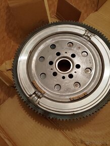 Dvouhmotový setrvačník LUK nový alfa romeo159 2.0jtdm - 2