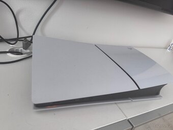 PS 5 + ovladač - 2