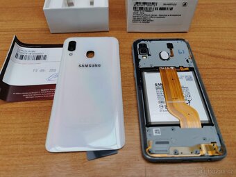 Samsung Galaxy A40 - na náhradní díly - 2