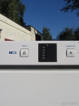 Nabízím mrazák Liebherr. Jeden box praskly. Plně funkční . Z - 2