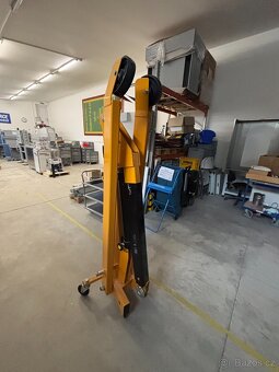 Dílenský jeřáb ,,Žirafa" 2t - žlutý, skládací, TOP stav - 2