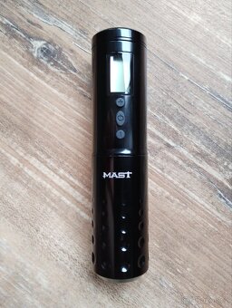 bezdrátový tetovací strojek MAST LANCER - 2