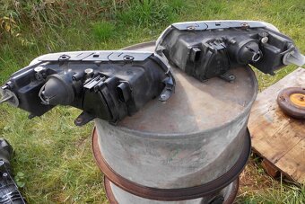 VW Passat B5,5  3BG kombi, přední světla - 2