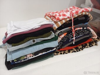 Balík oblečení S/M daruji za odvoz - 2