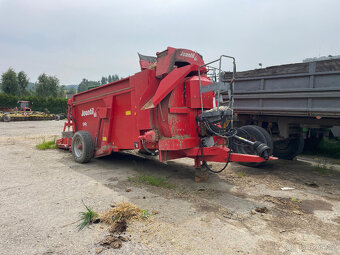 Krmný zastýlací vůz - 2