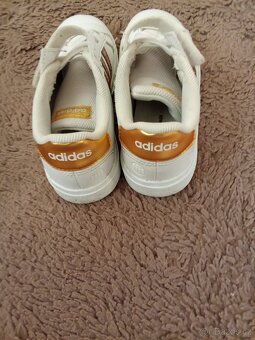 Dívčí Adidas botasky - 2