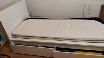 Bílá IKEA postel - 2