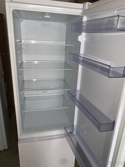 Lednice BEKO RCSA300K20W - 2