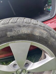 Zimní pneu 205×55×R16, značky Michelin. - 2