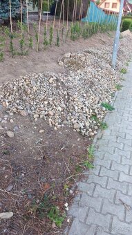 Drobné kamení za odvoz - 2