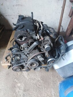 Passat B5,5,96kw,4x4 - převodovka + nekompletní motor. - 2