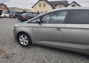 Kia Carens 1.6 GDI Klima, Panorama benzín manuál 99 kw - 2