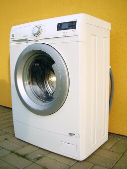 Úzká pračka ELECTROLUX - 2