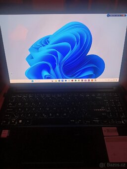 Asus vivobook 15" 3k 120 Hz i5 13 Gen 16 GB RAM 500 GB m - 2