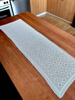 Háčkovaný ubrus- běhoun 108x33 cm - 2
