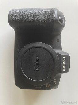 Canon EOS R s příslušenstvím (EF-RF adaptér) - 2