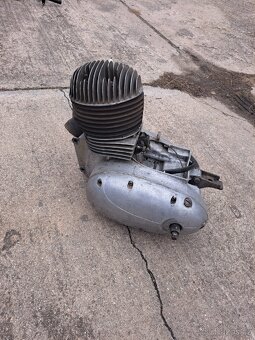 Motor ČZ 175 / 501 skútr - 2