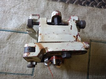 Bruska BN102 - přípravek na podsoustružené frézy - 2