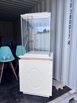 Skleněná vitrína - 2