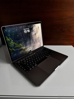 MacBook Pro 13" Touch Bar Space Gray, i5, rok 2019, 8GB RAM - 2