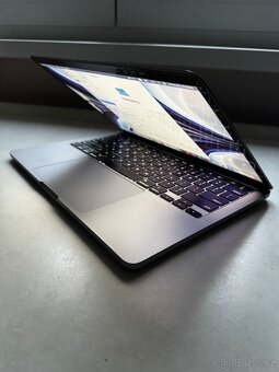 MacBook Pro 13" (2020) i5/8GB/256GB + Pouzdro RAINS - 2