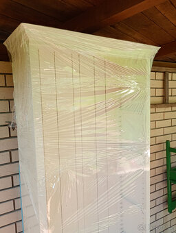 Skříň masiv 188x88x35 cm s poličkami - 2